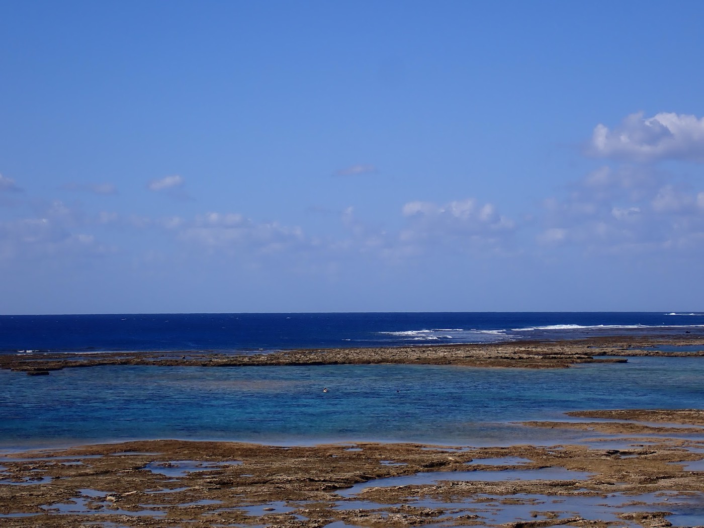天然水族感で紹介する、天然水族館の広がるリーフと水平線が美しい今日の海